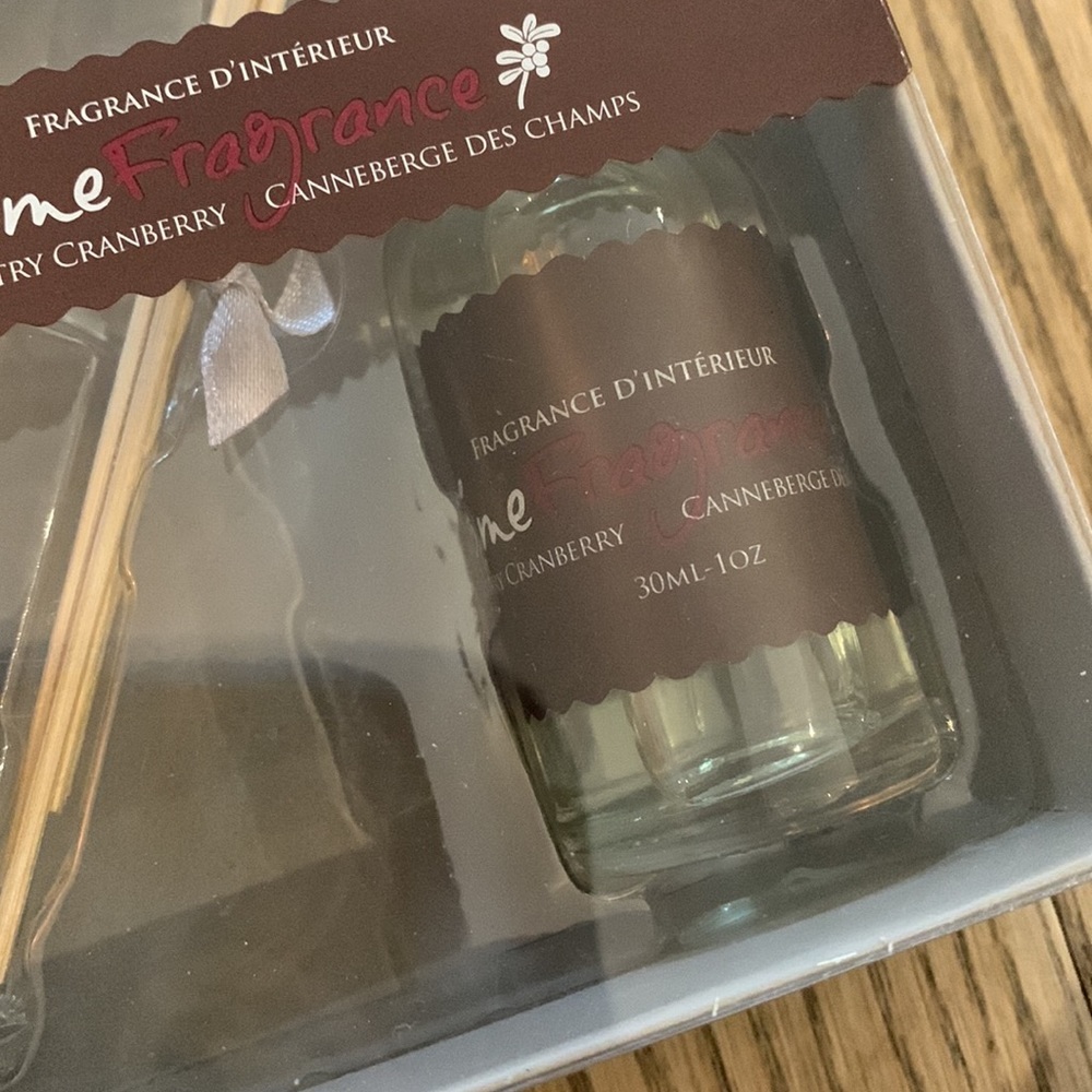 Essential oil diffuser on ceramic - Picture 3 of 5
